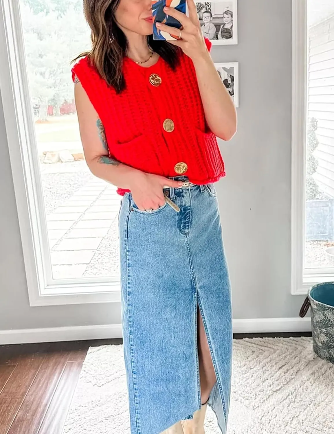 Women's Chunky Cropped Sweater Vest Sleeveless Button Down Trendy Cardigan Knit Crop Tops with Pockets