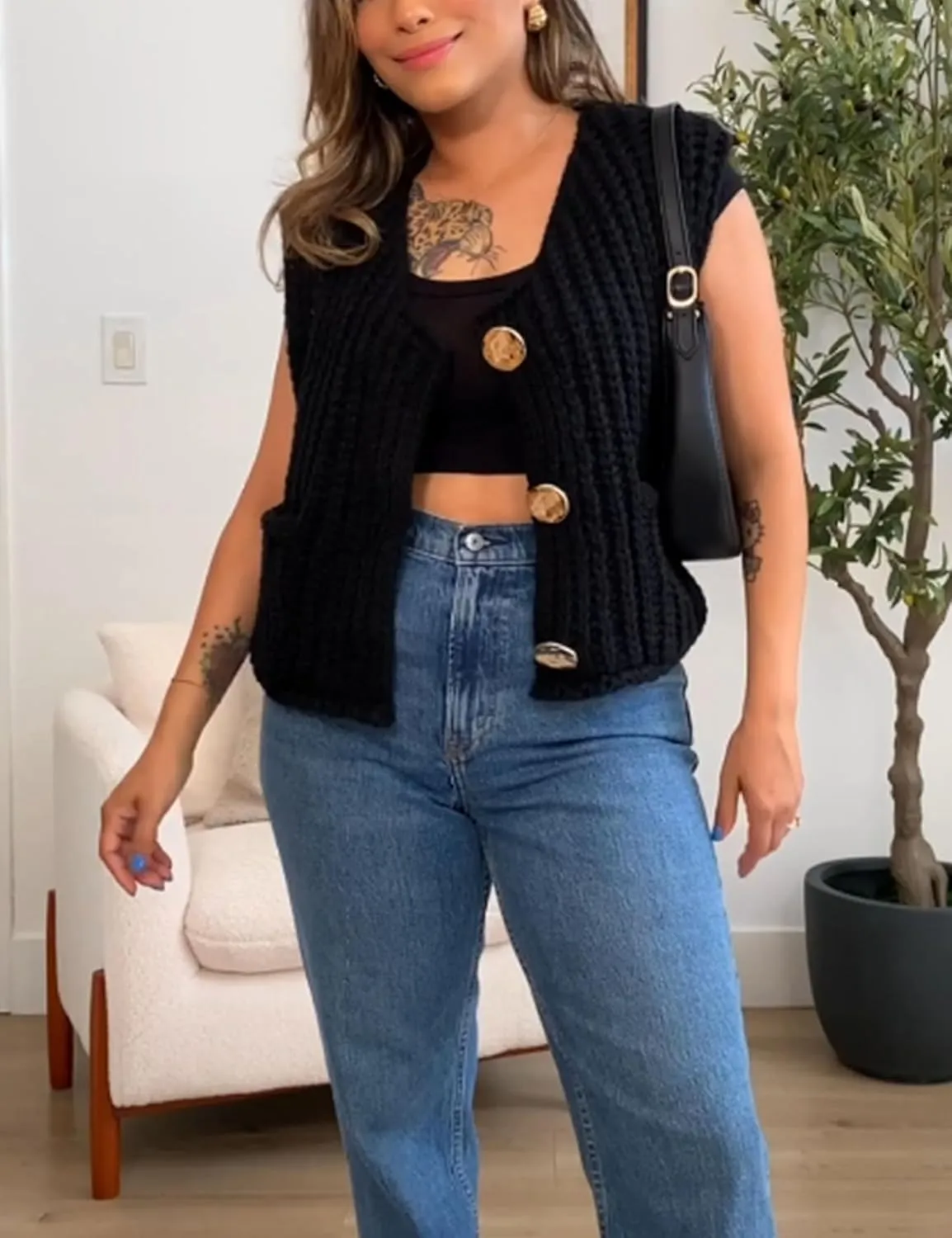 Women's Chunky Cropped Sweater Vest Sleeveless Button Down Trendy Cardigan Knit Crop Tops with Pockets